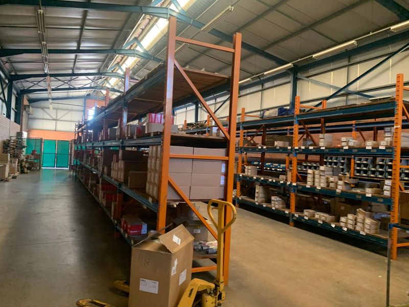 Industrial Warehouse Space To Let : Briardene -  550 sqm