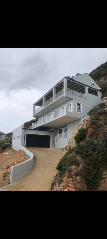 4 bedroom home for rent with 180 degree ocean views in Glencairn Cape Town
