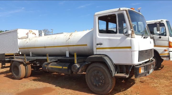 Mercedes Benz ecoliner 1314 water tanker in a mint condition for sale at an amazingly cheap prize