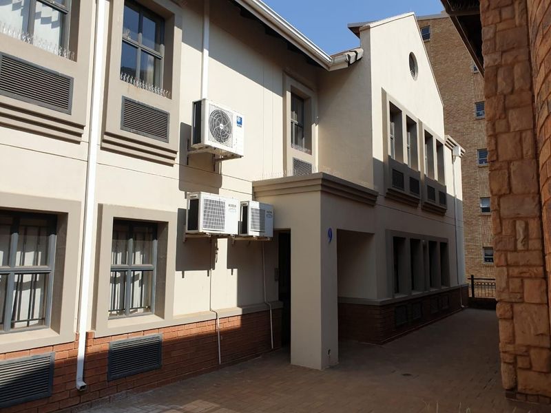 300 SQM OFFICE TO RENT WITHIN PARKFIELD COURT OFFICE BUILDING LOCATED IN HATFIELD