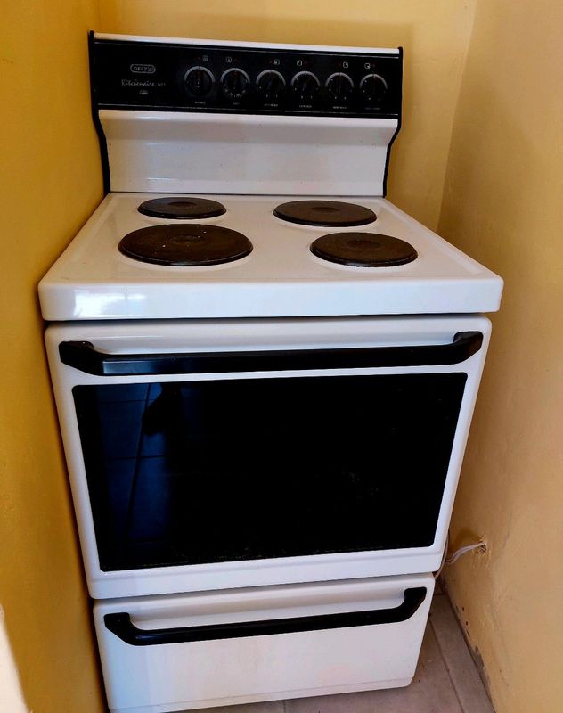 White DEFY 4 Plates Stove