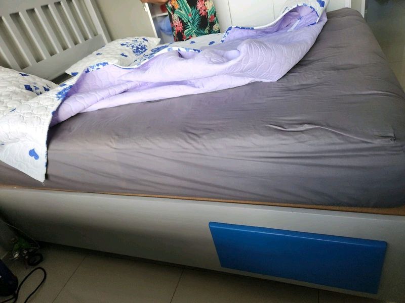 Queen Bed, inclusive of Mattress, Headboard and Base with Wheels for Immediate Sale