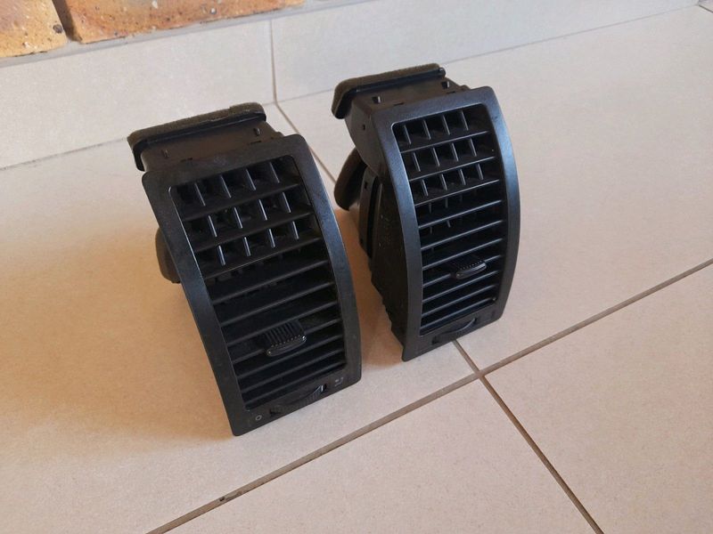 VW POLO 03/09 FRONT DASHBOARD AIRCON AIR VENTS SET FORSALE R150 EACH