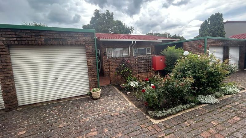.BEYERS  PARK - THE PERFECT INVESTMENT/THE PERFECT HOME -.R646 000.00 neg.