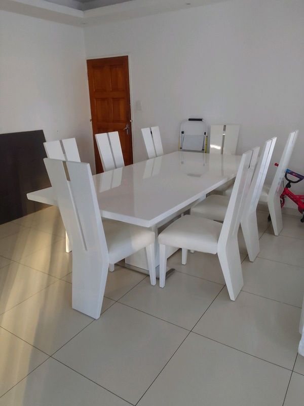 White Gloss Dinning Table with 8 Chairs