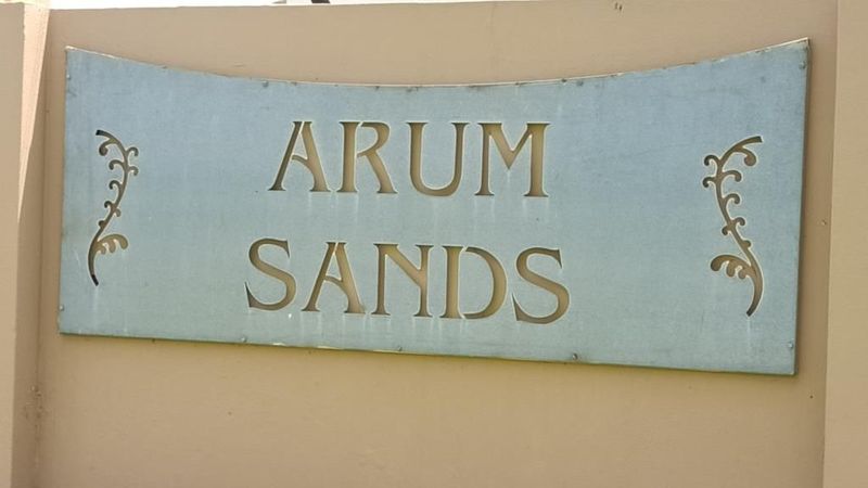 Newly-painted two-bedroom apartment to rent in Arum Sands, Gonubie