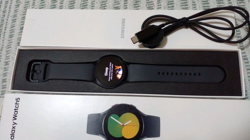 Samsung Galaxy watch 5 R1900!! Set &amp; reduced already