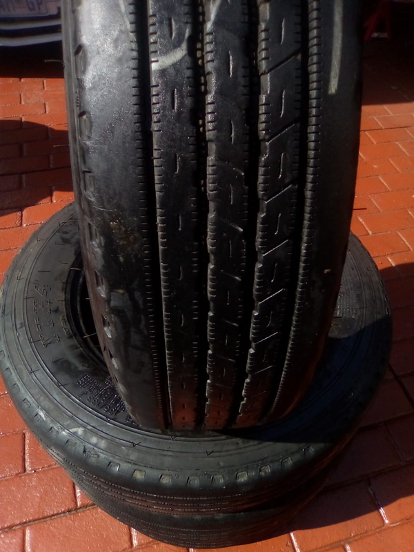 Set Truck tyres 16ply 215/75/15 80%