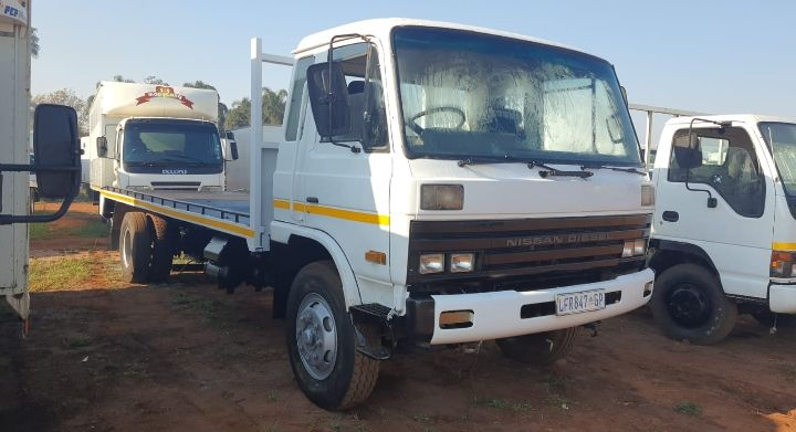 Nissan cm12 dropside in a mint condition for sale at an affordable amount