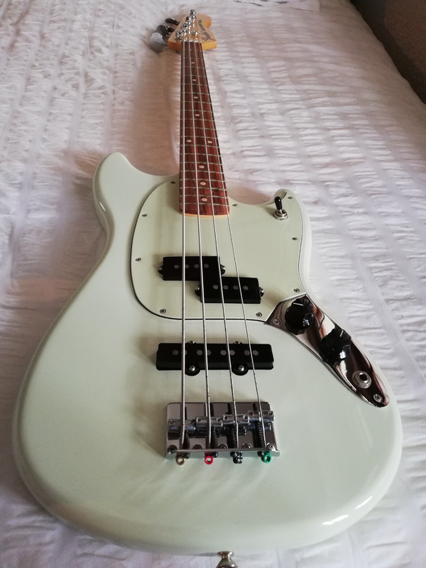 Fender Mustang Bass