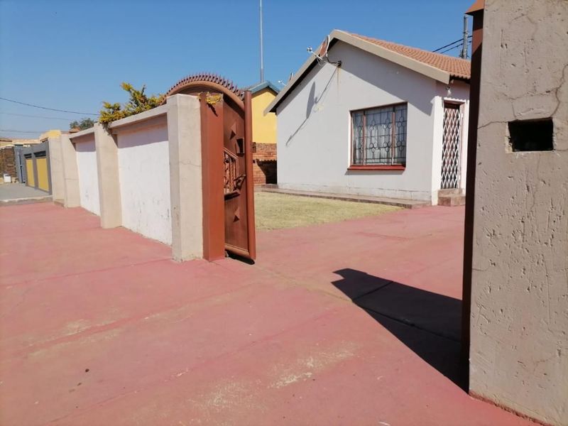 2 BEDROOM FOR SALE IN MAMELODI EAST EXT 4