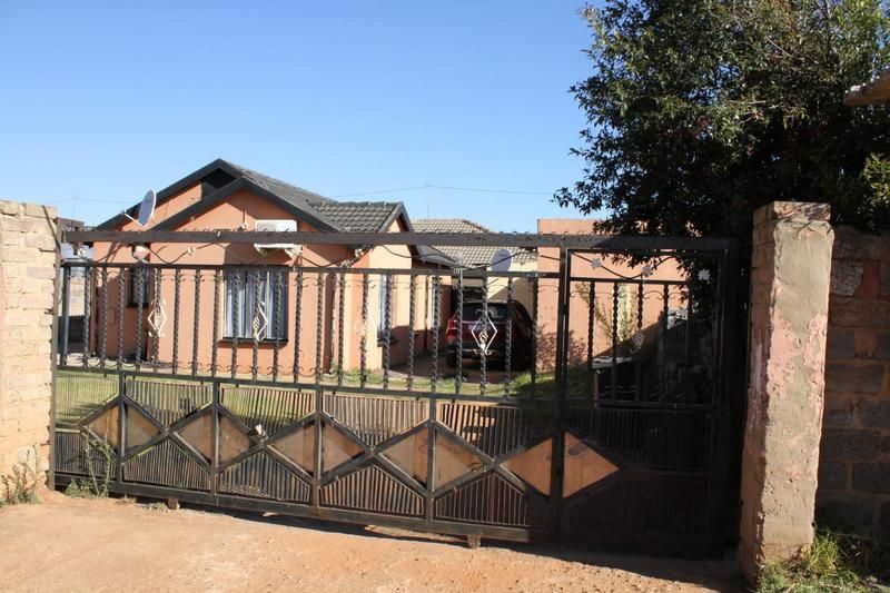 3 Bedroom House not to be missed , Protea Ext 13