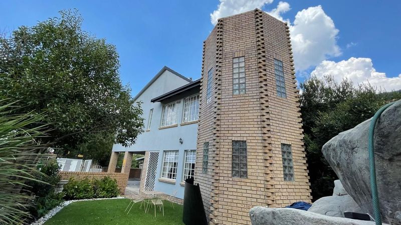 Spacious five bedroom home for sale in Secunda
