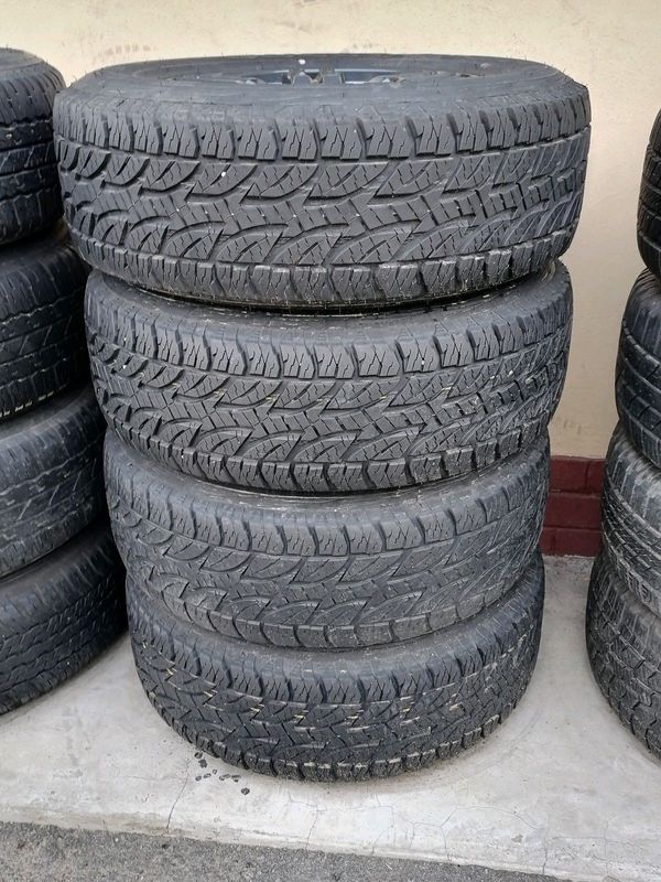 Toyota Hilux 17 inch Grey Mag Rim (WITH USED TYRES)