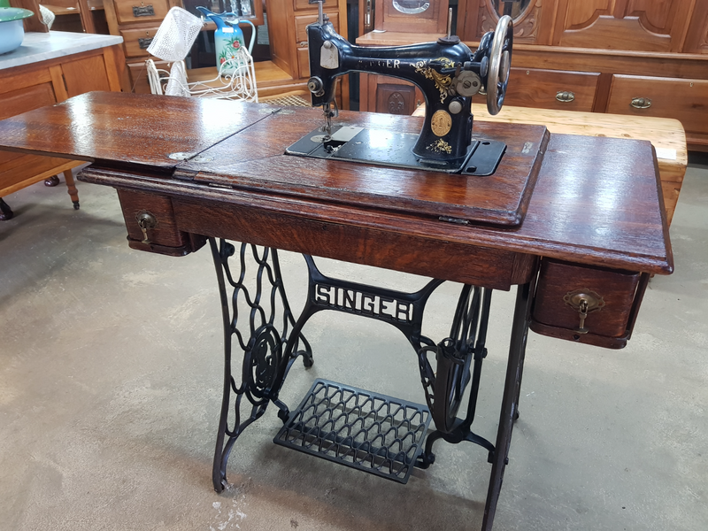 Original Singer Sewing Machine in Oak Cabinet ~ Circa 1923