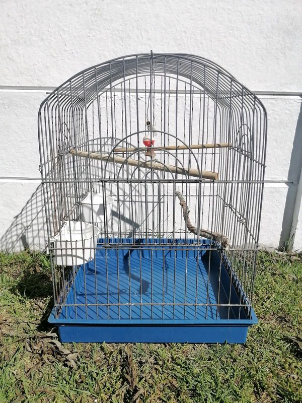 Bird cage 58cm x 41cm x 41cmComes with 2 bowls and some wooden poles