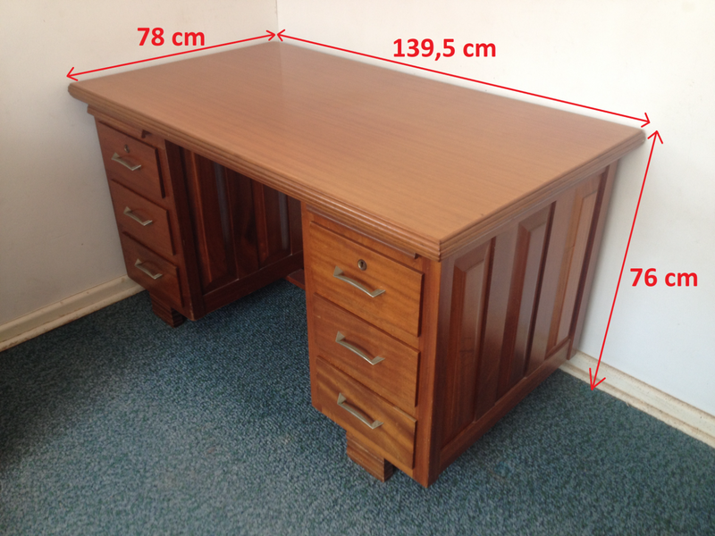 Antique Desk &amp; Chair (Very Good Condition) - (Ref. G164) - (For Sale) - Price R1000