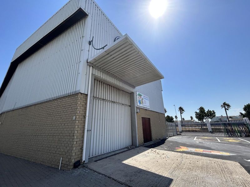 2000m2 Warehouse / Factory TO LET in Secure Park in Montague Gardens Cape Town.