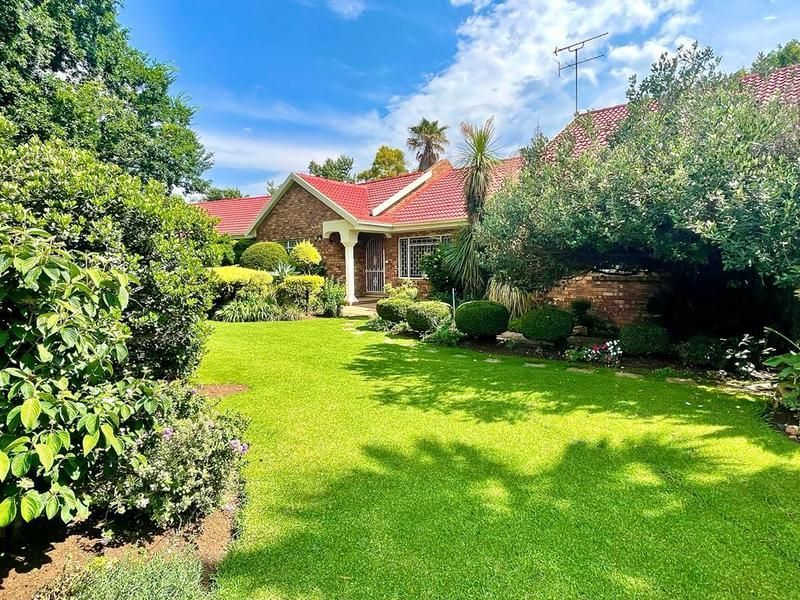 Family Home in the ultimate street with an exceptional garden.