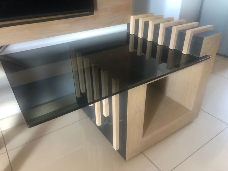 Lounge coffee table