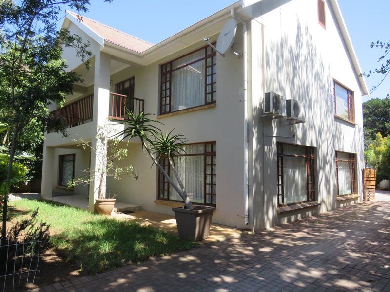 BEAUTIFUL DOUBLE STOREY HOME CLOSE TO TOWN AND RIVER FOR A GREAT PRICE