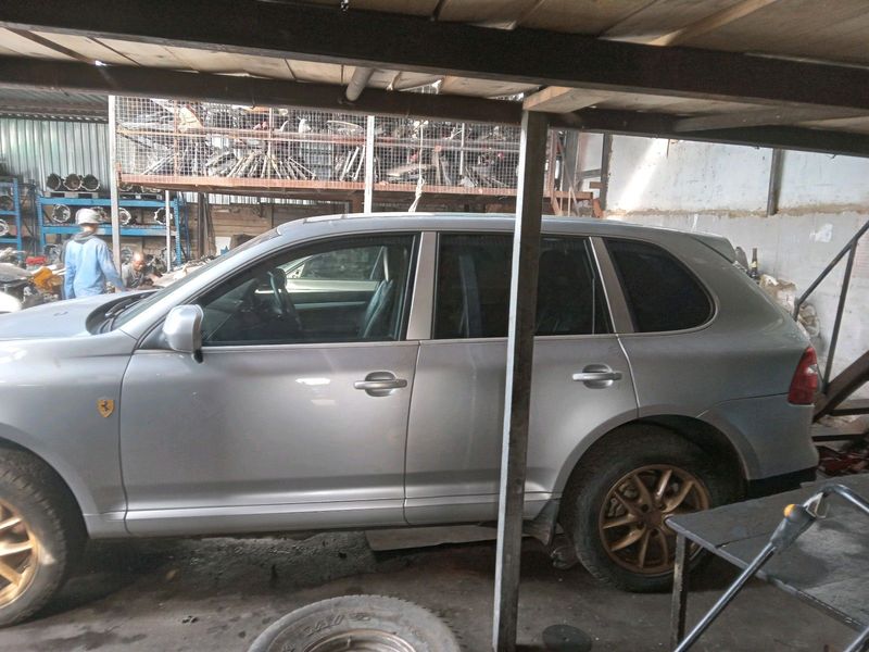 Porsche cayenne s f l 4 8 automatic 2007 model station wagon stripping for spares