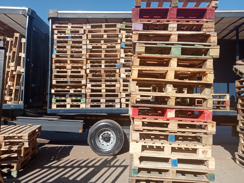 Wooden pallets for sale at R50 each, pls call or WhatsApp Karo 0681196799.We open for business.