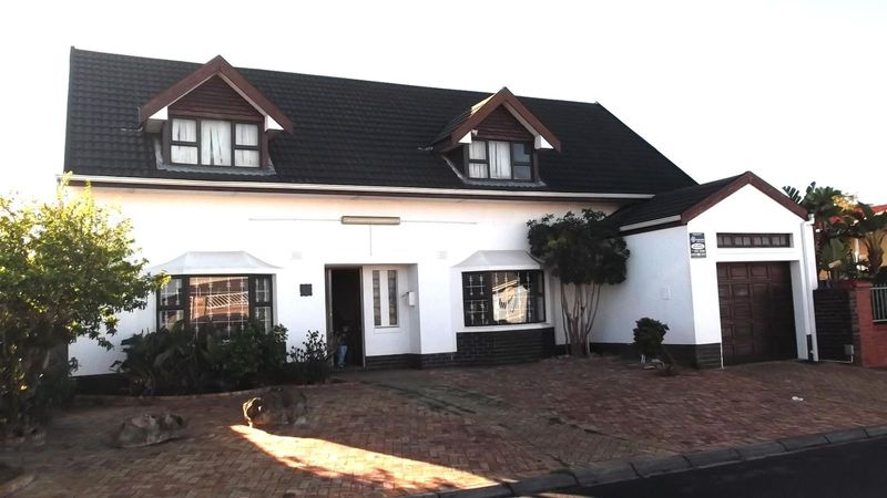 Spacious 3 Bedroom Family Home-Cravenby,Parow