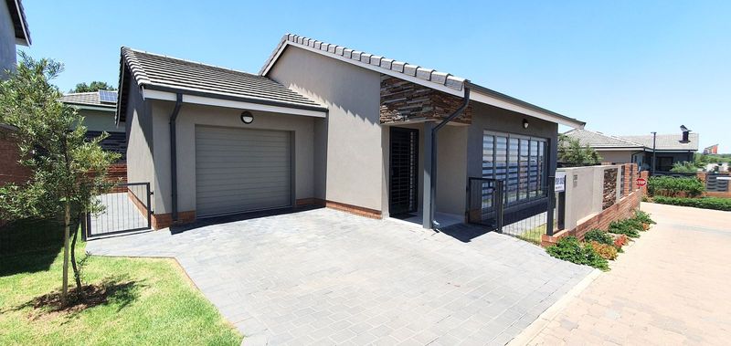 CONTEMPORY TWO BEDROOM HOUSE IN WATERKLOOF MARINA RETIREMENT ESTATE