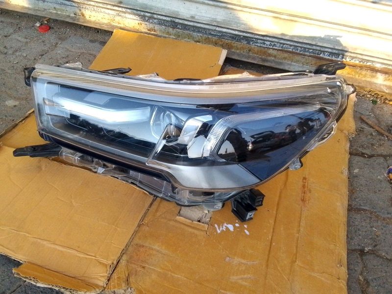 (2021-2023) TOYOTA HILUX GD6 LEFT SIDE LED HEADLIGHT FOR SALE