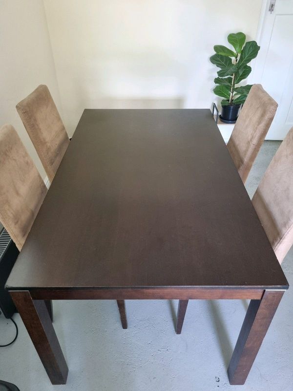 6 Seater Dining Room Table &amp; Chairs