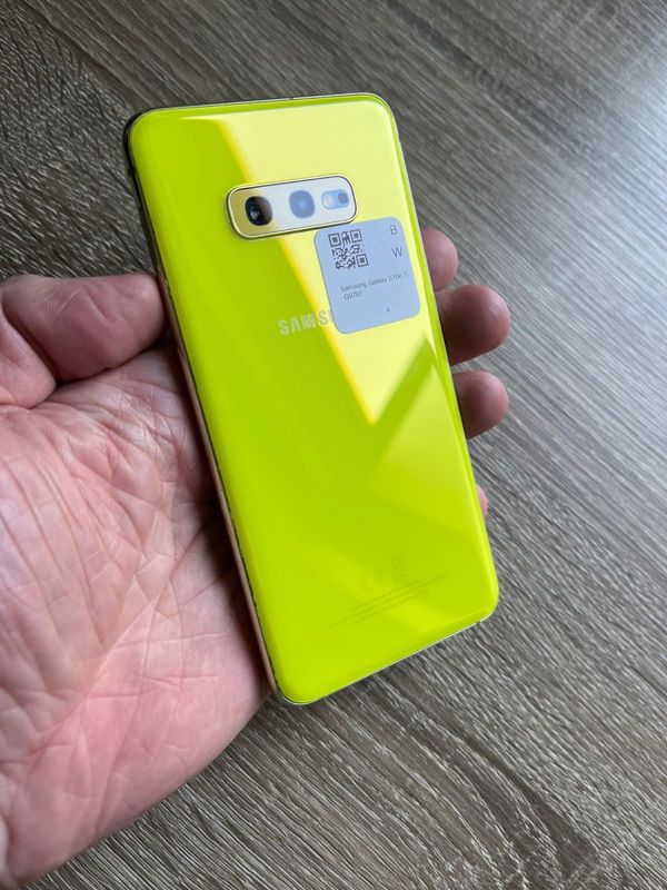 Samsung S10e 128 GB Yellow Available - (Practically new) (R3000)