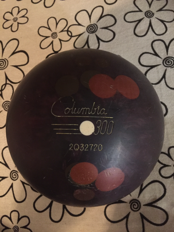 Columbia 300 White Dot Bowling Ball (Vintage)