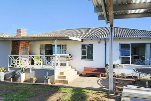 Fantastic Modern Sunny Home In Immaculate Condition Genuine Seller- A Must View - Make an Offer Toda
