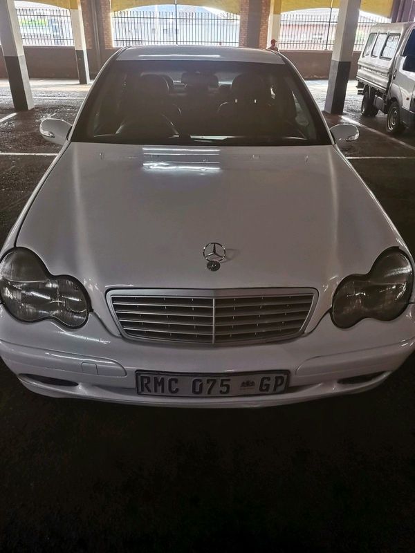 URGENT SALE !!!REDUCED&#39;&#39;  ( Mercedes-Benz C-Class Sedan)