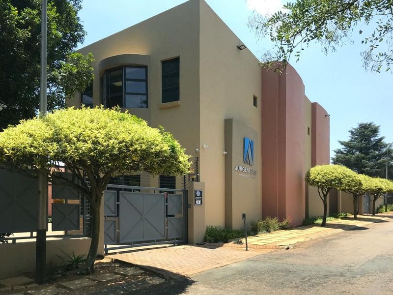 681 sqm Office For Sale in Bedfordview R6 999 000.00