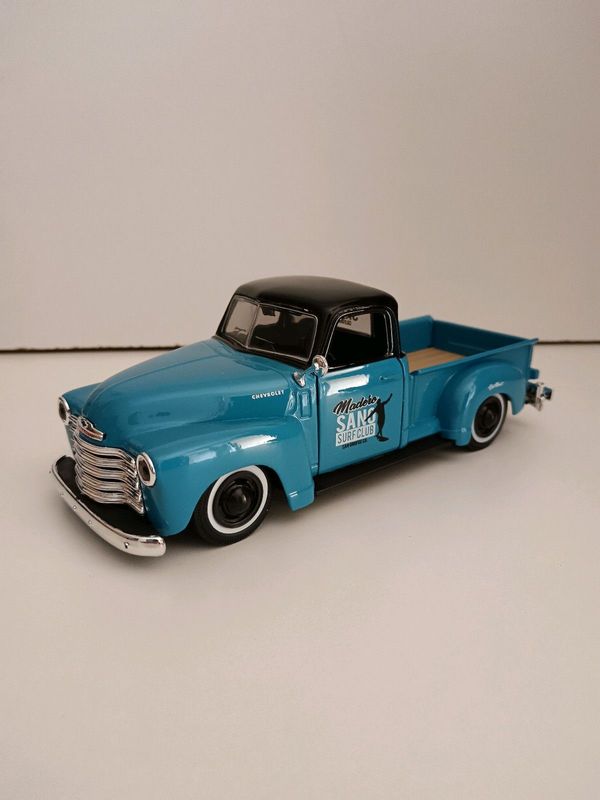 1:24 Chevy pick-up diecast model