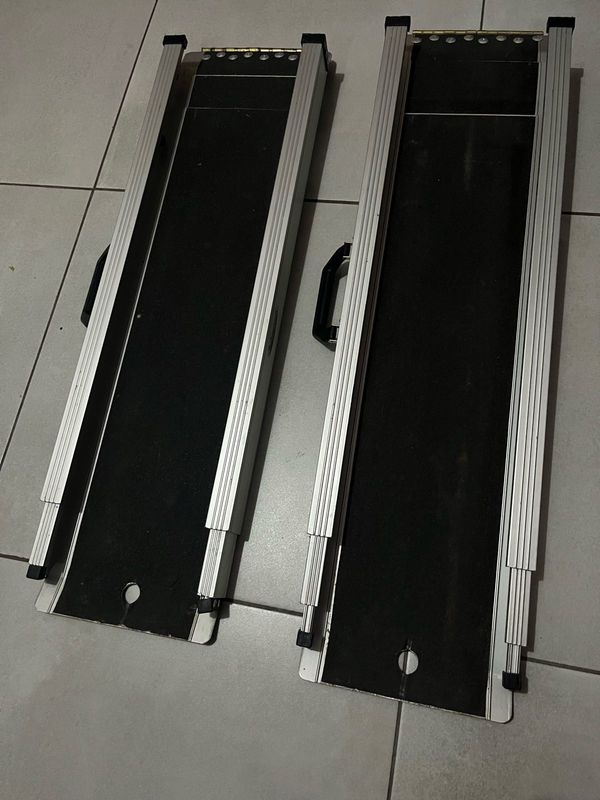 Portable and extendable wheelchair ramps