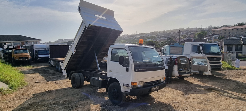 NISSAN UD TIPPER WITH DROPSIDES