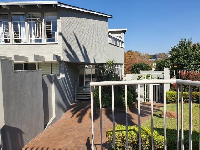 3 Bedroom Duplex To Let in Eltonhill