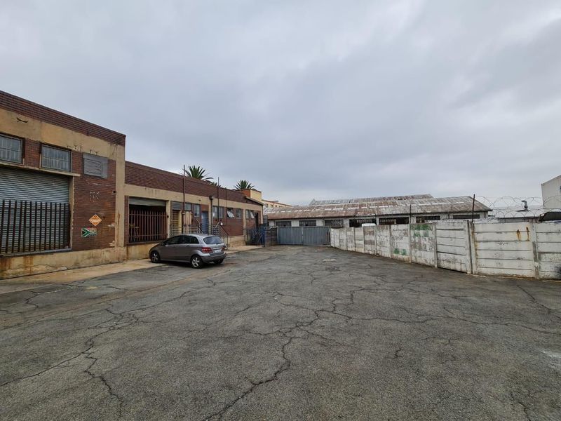 210sqm warehouse To Let in Benrose, Johannesburg