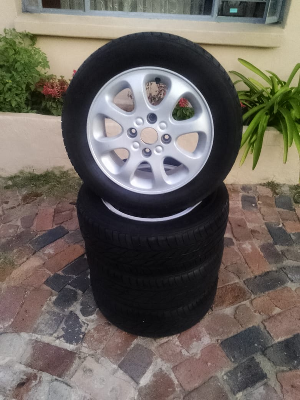Volvo S40 2000 model Rims and Tyres