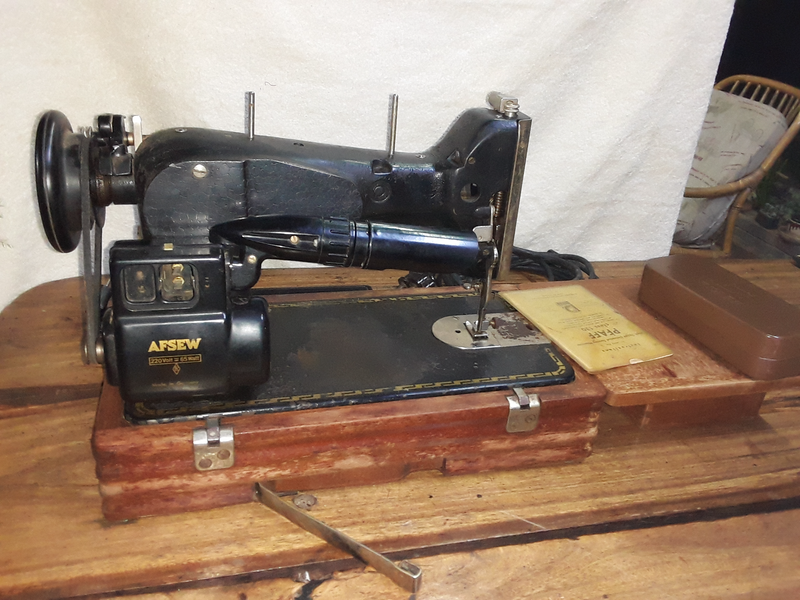 Antique Pfaff 130 sewing machine