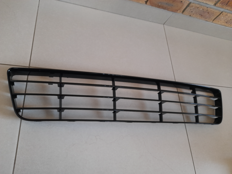 VW POLO 6 R20 R LINE FRONT BUMPERS LOWER CENTER GRILLES FORSALE R895 EACH