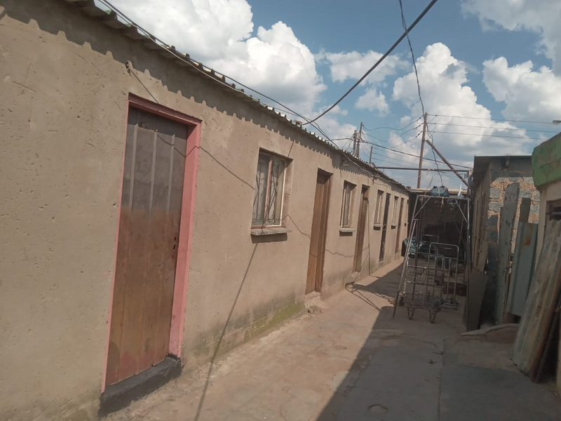 RDP WITH 6 OUTSIDE ROOMS FOR SALE IN IVORY PARK TEMBISA WITH TITLEDEED – CASH OR BOND