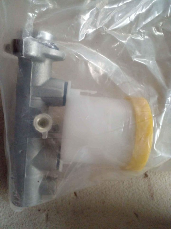 Land Rover Defender Brake MASTER CYLINDER still sealed in box. Check if looks like yours.