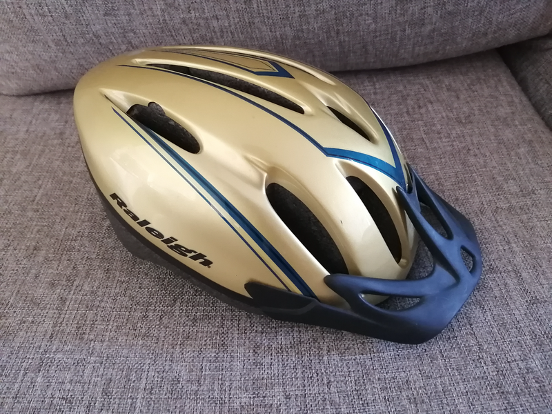 Raleigh S/M cycling helmet R100