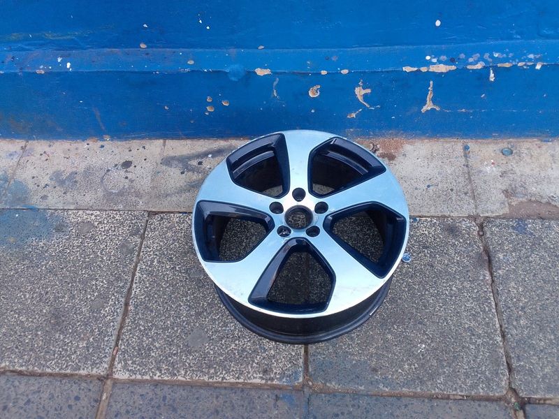 One Single 18inch original VW golf GTI rim for sale. Still in perfect condition never been repair