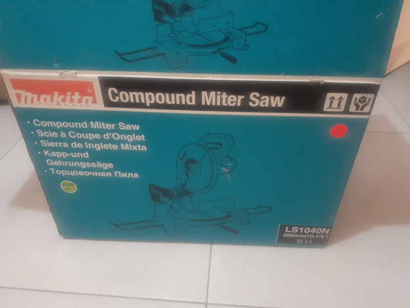 Makita Electrical Mitre Saw &amp; Aluminium Window Crimper