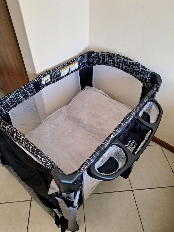 Cot for sale - R800!!!